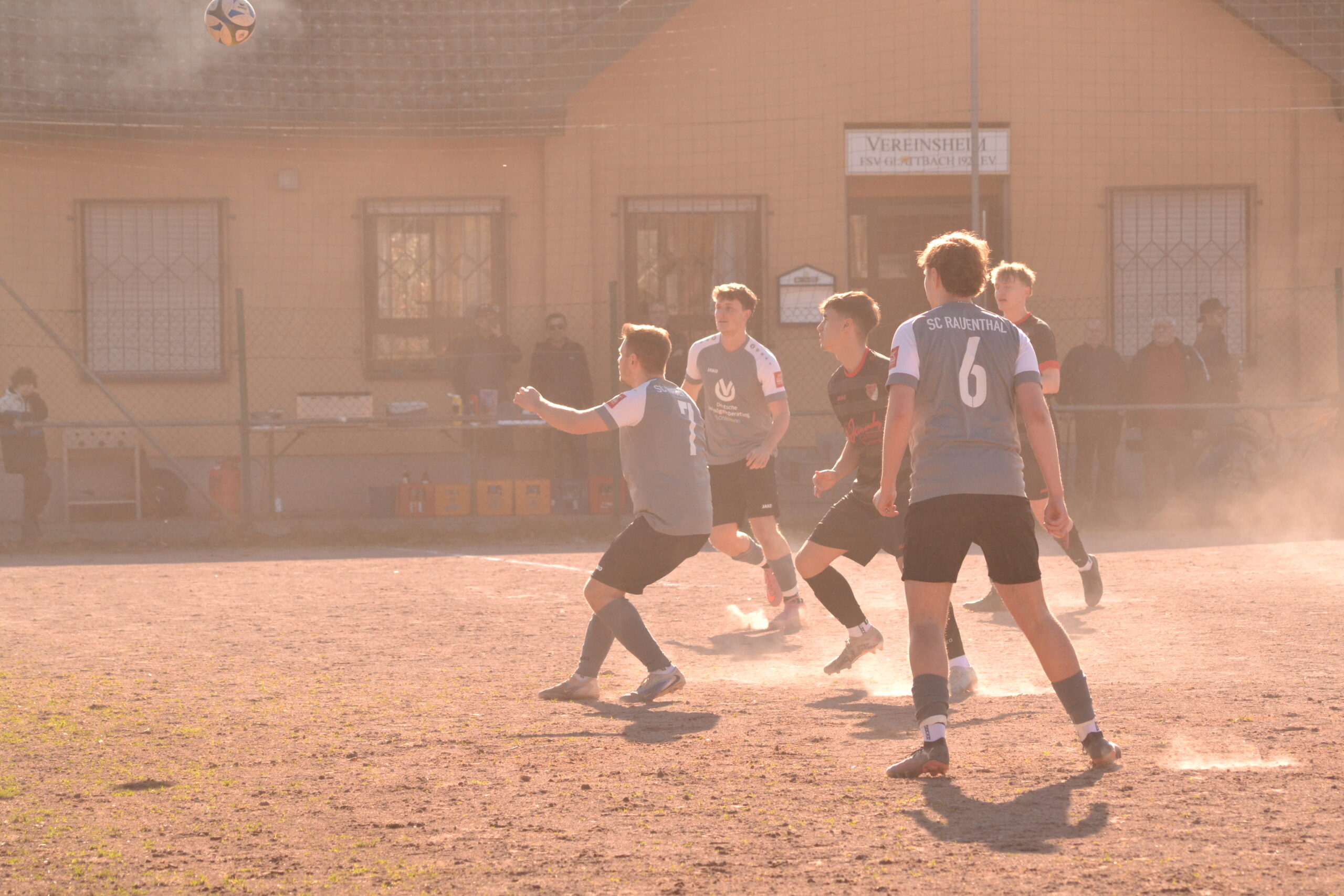 Heimspiel Hartplatz